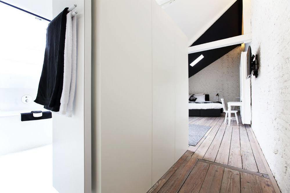 Maison Nationale City Flats & Suites Antwerpen Eksteriør bilde A bathroom in the hotel